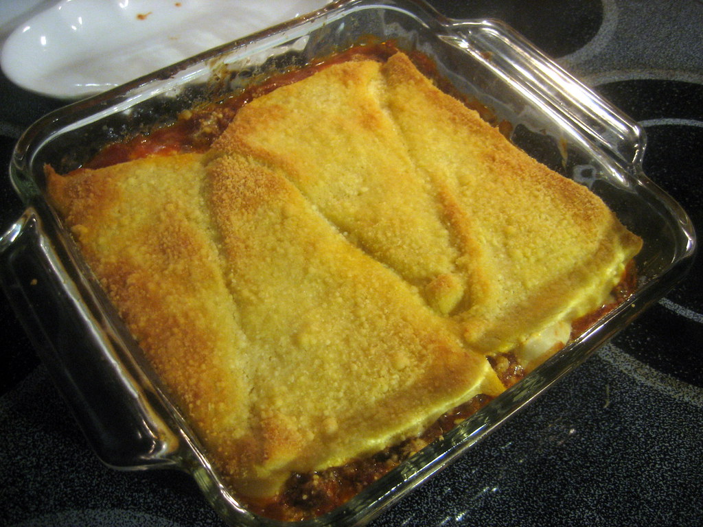 Refratário de vidro com escondidinho de crosta dourada gratinada