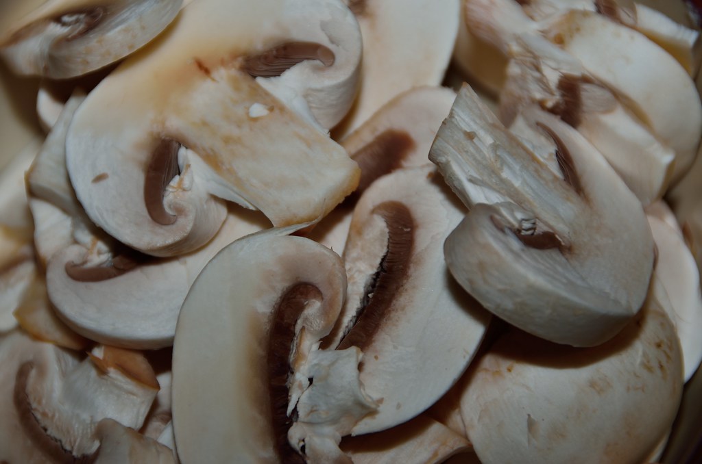 Champignons fatiados para o strogonoff