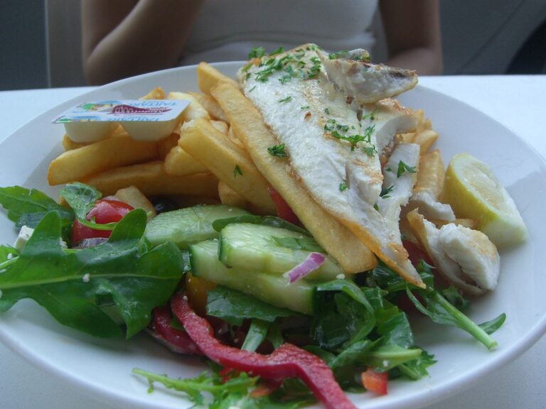 Peixe com crosta de ervas grelhado
