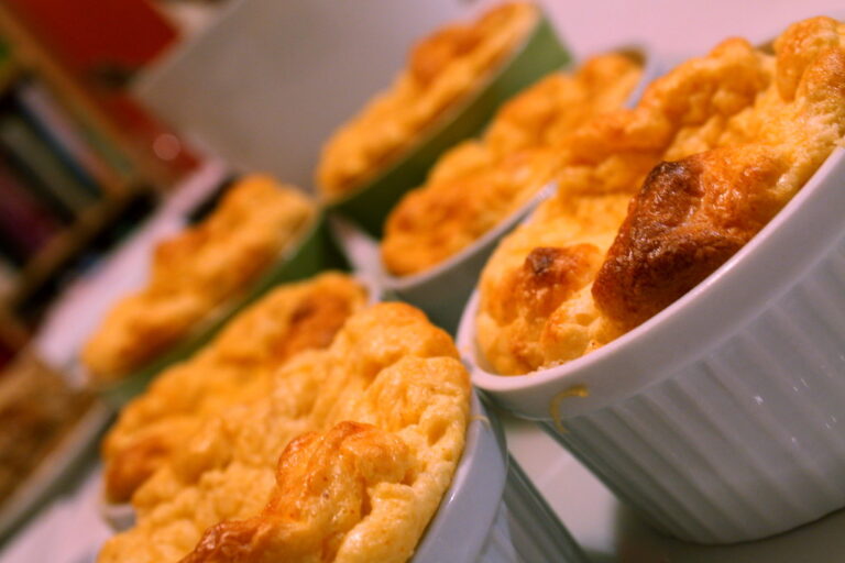 Sufle de queijo individual em ramequim